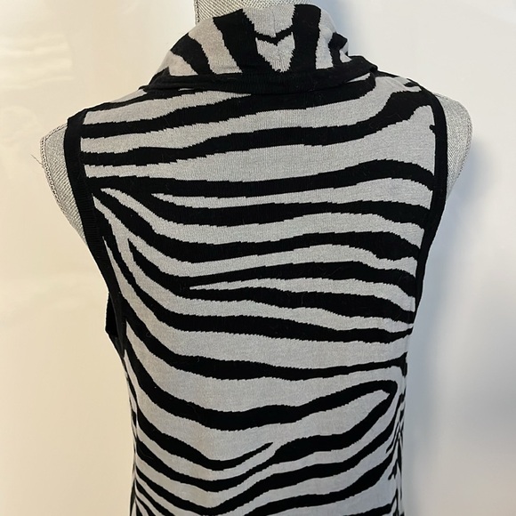 AUGUST SILK Drape Open Sleeveless Vest Animal Print, Size S - Picture 5 of 10